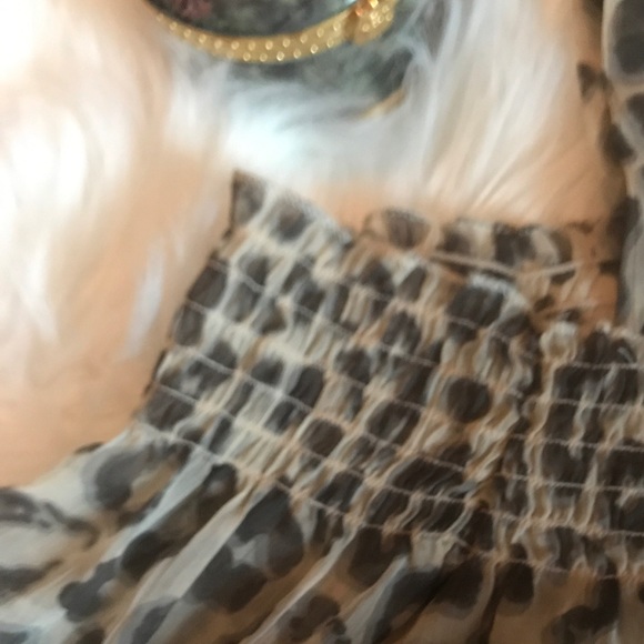 🦋 Black & Cream Animal Print Top Size Small 🎉 - Picture 7 of 8